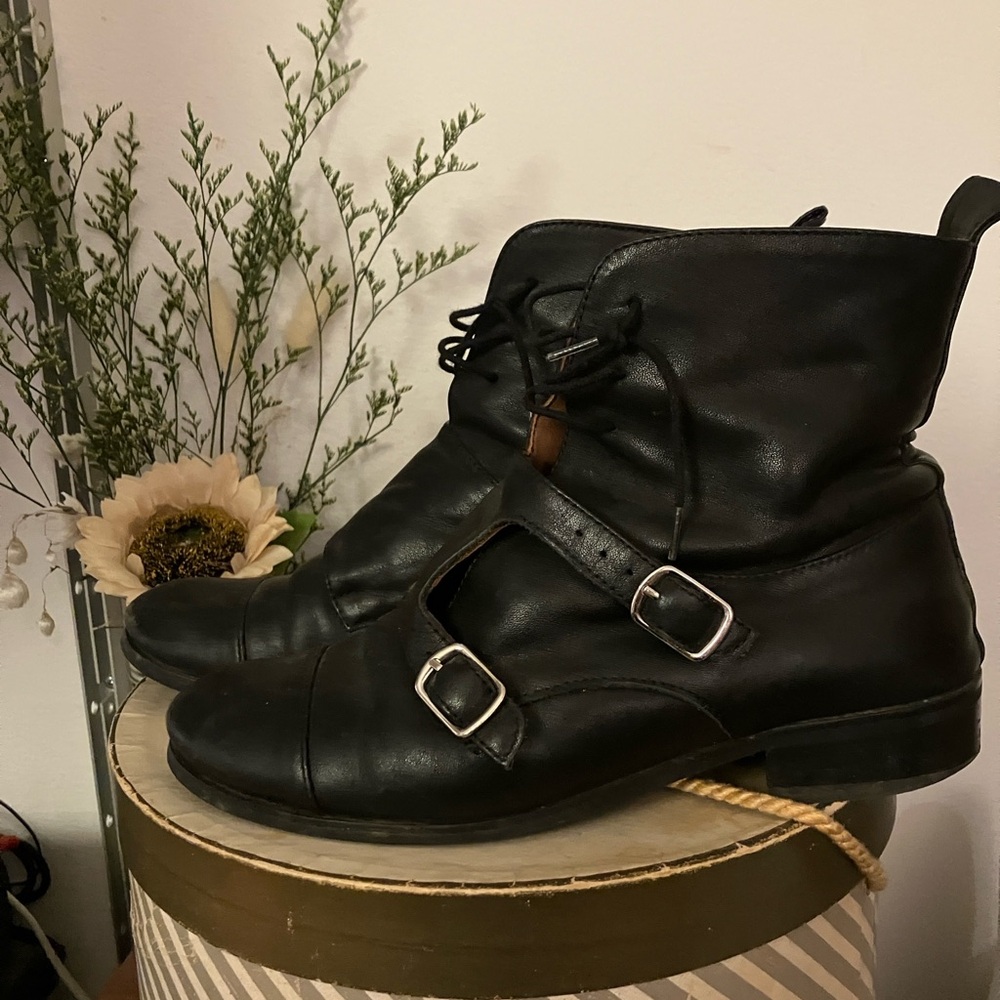 Gorgeous Julia Bo handmade boots 6.5 m